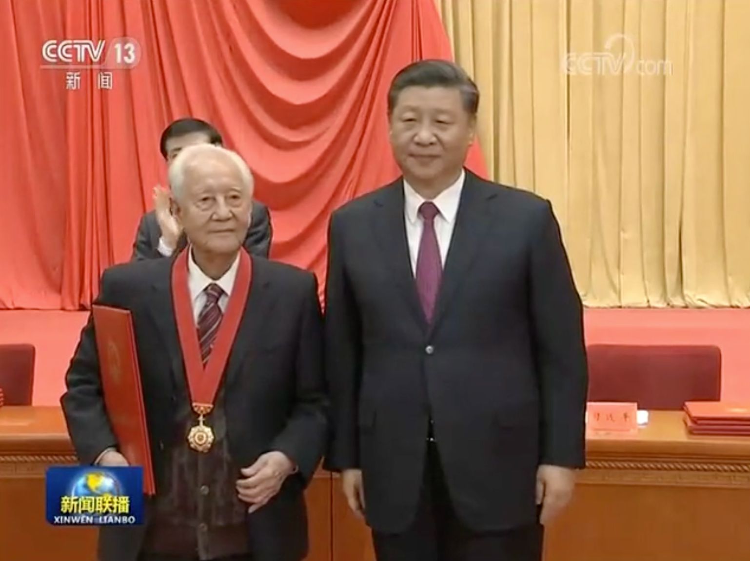 难忘！与他的三次握手 令人动容